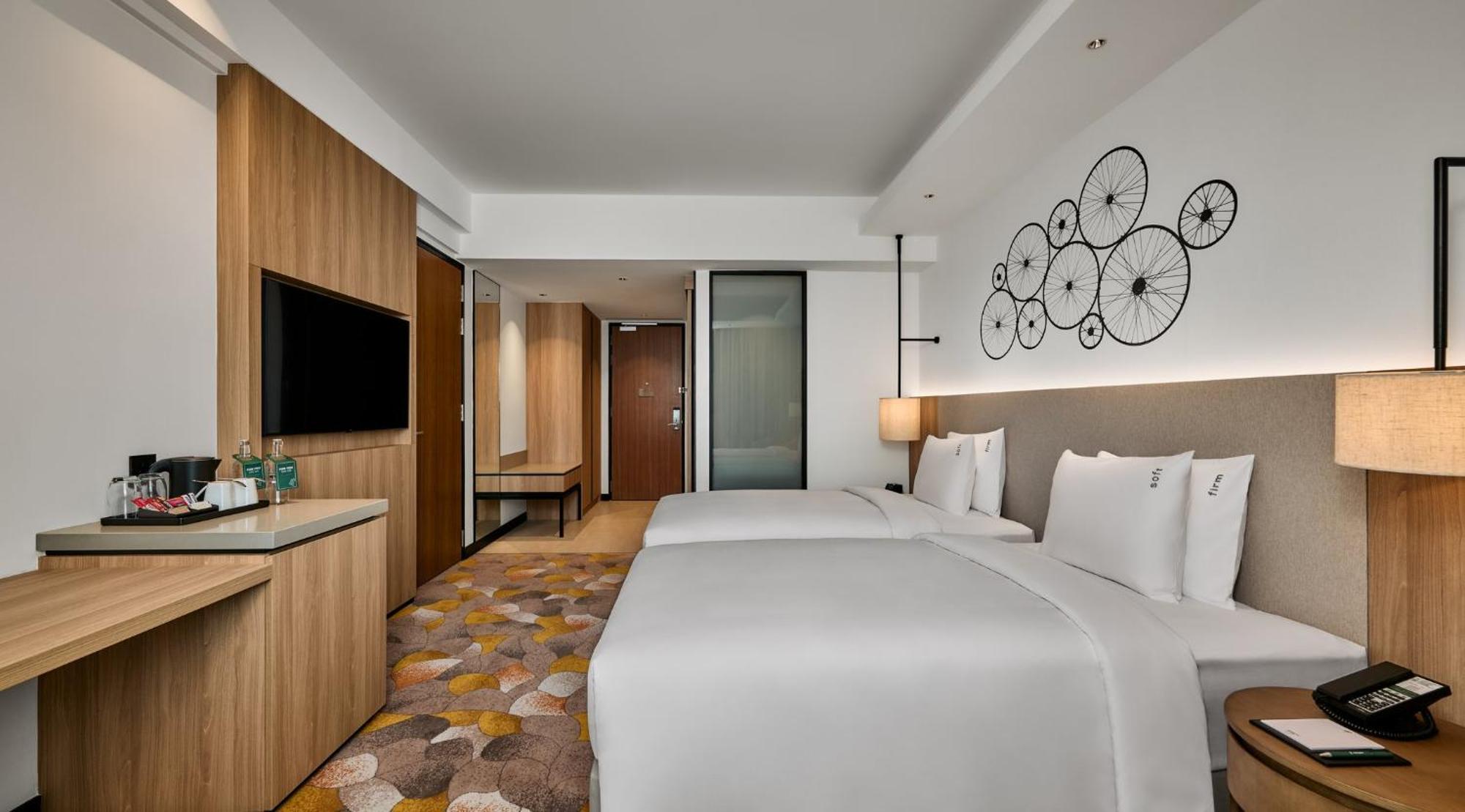 Holiday Inn & Suites Penang Prai By Ihg Букит Мертаджам Екстериор снимка