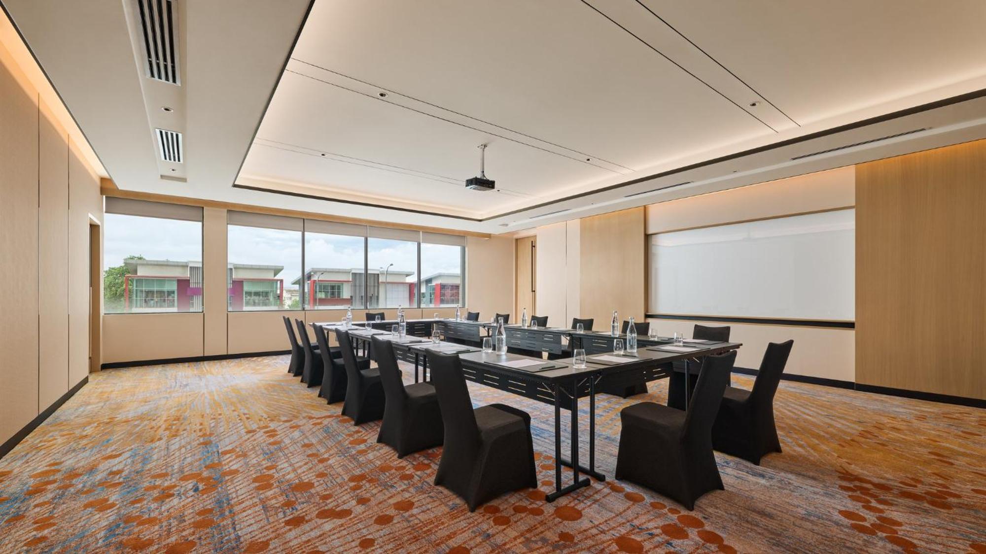 Holiday Inn & Suites Penang Prai By Ihg Букит Мертаджам Екстериор снимка